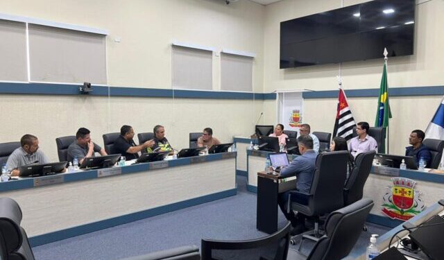 Comissão de Assuntos Relevantes discute fiscalização e falhas no transporte público com a Secretaria de Mobilidade