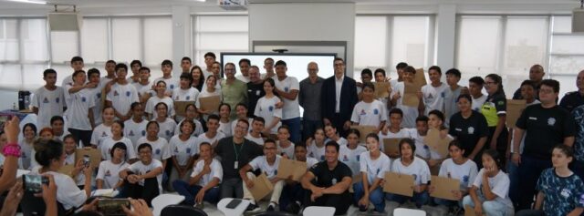 Estudantes da Guarda Mirim de Caraguatatuba recebem certificação do Instituto Federal