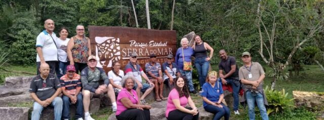 Parque Estadual da Serra do Mar em Caraguatatuba recebe idosos para vivência de bem-estar e socialização