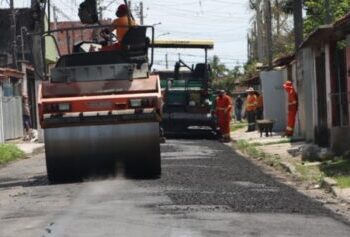 Prefeitura de Caraguatatuba executa recapeamento asfáltico de 7 km da malha viária do Perequê-Mirim