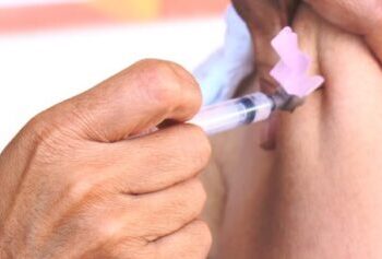 Caraguatatuba inicia vacinação contra Vírus Sincicial Respiratório para gestantes a partir da próxima semana