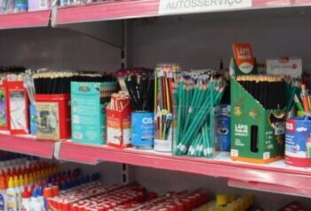 Procon de Caraguatatuba recomenda pesquisa na compra do material escolar para reduzir impacto no orçamento familiar