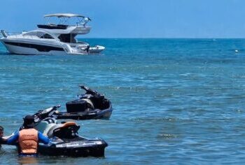 Fiscalização de posturas reforça ordenamento das praias de Caraguatatuba na alta temporada