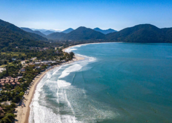 Litoral Norte de SP espera 7 milhões de turistas durante verão; Ubatuba lidera fluxo e aquece mercado de imóveis para veraneio e investimento