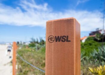 WSL amplia proteção na vegetação nativa da Praia de Itaúna utilizando as lonas do Banco do Brasil Saquarema Pro