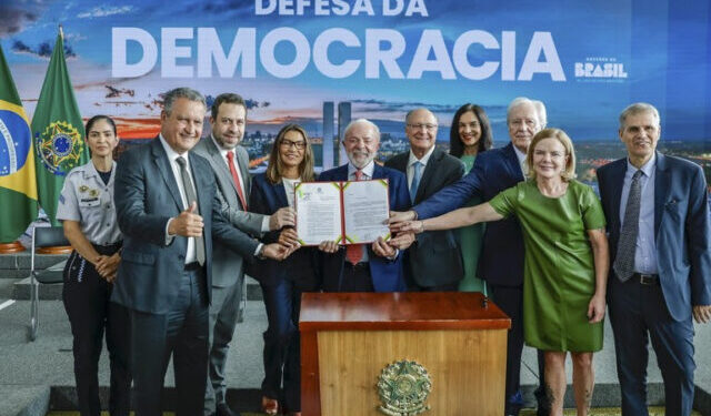 Em ato em defesa da democracia, Lula veta integralmente o chamado “PL da Dosimetria”