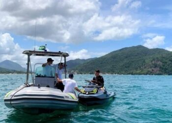 Operação integrada da Prefeitura e Capitania dos Portos coíbe atividades irregulares de motos aquáticas em Caraguatatuba