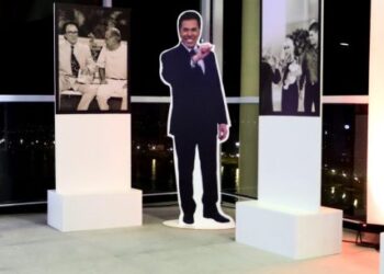 Exposição em homenagem a Silvio Santos segue até 17 de fevereiro em Caraguatatuba