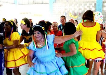 Usuários do Ciapi caem na folia ao som da banda Dixieland
