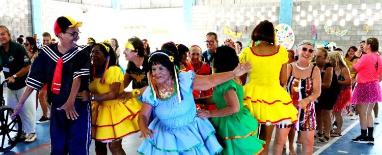 Usuários do Ciapi caem na folia ao som da banda Dixieland