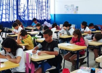 Caraguatatuba fortalece ensino em tempo integral e amplia jornada de aprendizagem para quase 4 mil estudantes em 2026