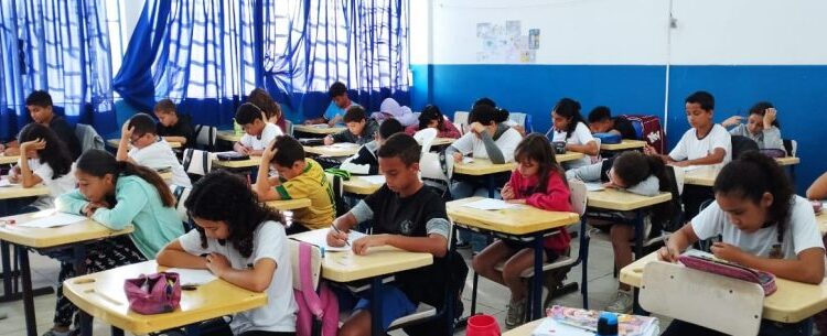Caraguatatuba fortalece ensino em tempo integral e amplia jornada de aprendizagem para quase 4 mil estudantes em 2026