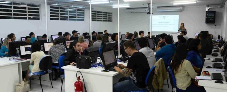 Estão abertas inscrições para vestibular da Univesp Polo Caraguatatuba