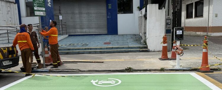 Vagas exclusivas para veículos elétricos na Zona Azul já estão disponíveis em Caraguatatuba