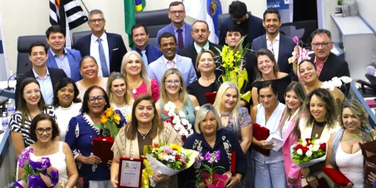 Noite de emoção marca sessão solene em homenagem ao Dia Internacional da Mulher