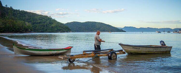 Lei que reconhece oficialmente comunidades tradicionais de pescadores artesanais e maricultores é sancionada em Caraguatatuba