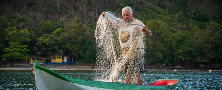 Governo de Caraguatatuba avança na valorização da cultura caiçara com reconhecimento oficial de pescadores artesanais e maricultores