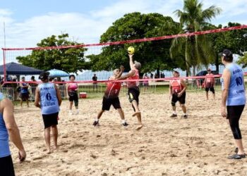 1º Torneio de Vôlei de Praia Adaptado reúne atletas 60+ em Caraguatatuba