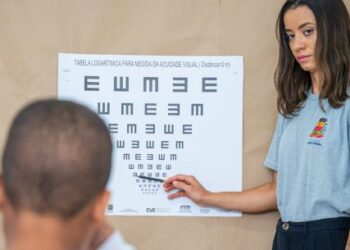 Caraguatatuba inicia programa de Acuidade Visual para atender quase 15 mil alunos da rede municipal
