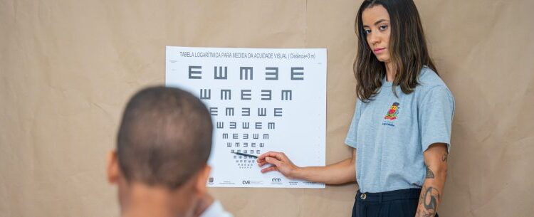Caraguatatuba inicia programa de Acuidade Visual para atender quase 15 mil alunos da rede municipal