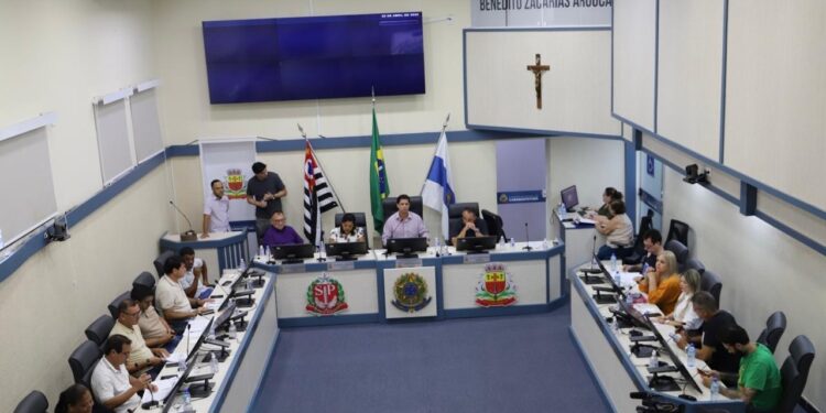 Aprovadas mudanças em contratações temporárias e acesso ao Mirante Camaroeiro e Morro Santo Antônio