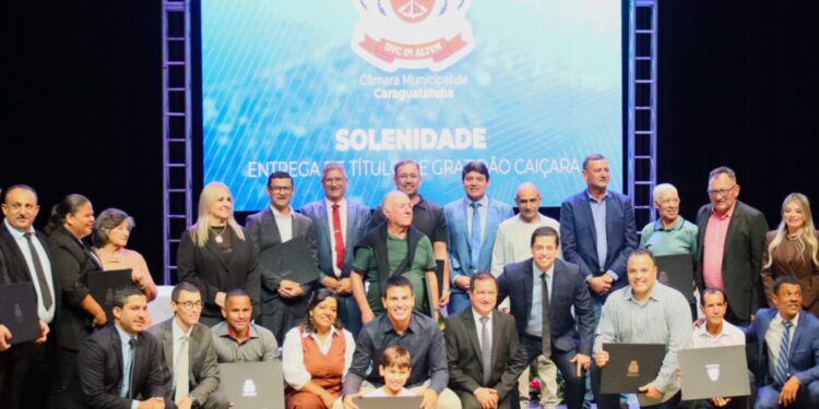Cerimônia entrega Título de Gratidão Caiçara a 13 homenageados   