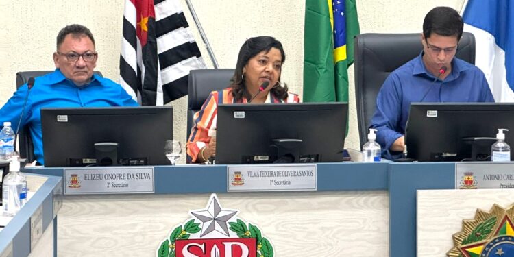 Projeto que fortalece capacitação para atendimento de crianças com autismo na rede municipal é aprovado