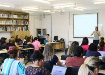 Caraguatatuba capacita gestores para qualificar dados educacionais e planejamento da rede