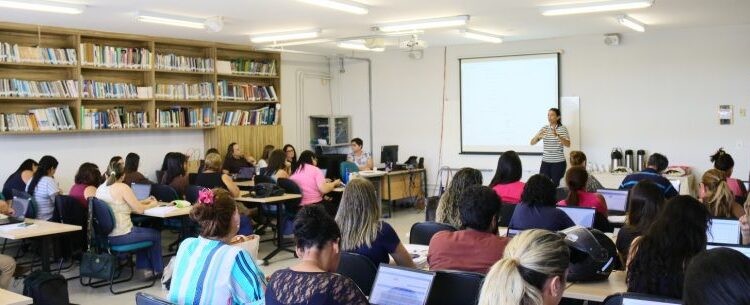 Caraguatatuba capacita gestores para qualificar dados educacionais e planejamento da rede