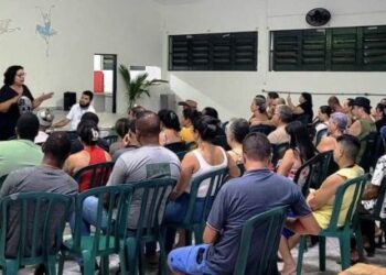 Secretaria Municipal de Habitação realiza reunião para regularização fundiária com moradores do Alto do Getuba