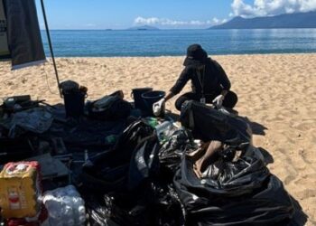 Limpeza de praias recolhe mais de 952 quilos de resíduos em março e reforça preservação do litoral em Caraguatatuba