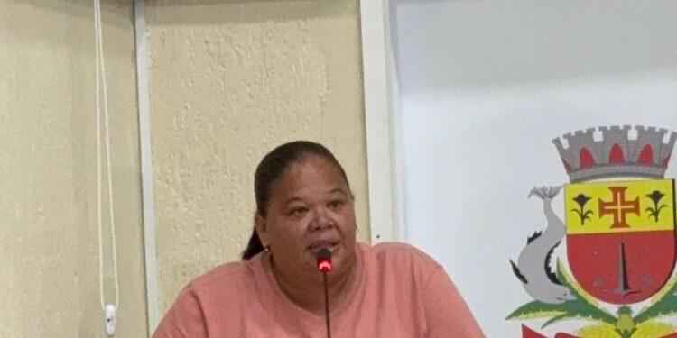 Cássia Gonçalves ouve população e lidera Comissão que aponta graves falhas no transporte de Caraguatatuba