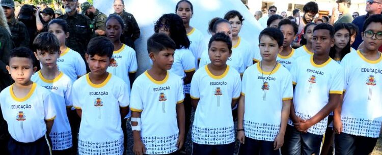 Caraguatatuba prepara entrega de 20,5 mil kits de uniforme escolar para rede municipal