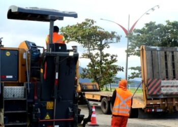 Prefeitura de Caraguatatuba recapeia trecho da Av. Geraldo Nogueira da Silva entre Rio Lagoa e Rio Santo Antônio