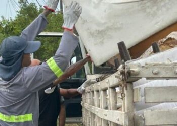 Prefeitura realiza Operação “Cata-Treco” pelas ruas da Ponte Seca em Caraguatatuba