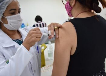 Vacinação contra a gripe é ampliada para toda a população acima de 6 meses em Ilhabela