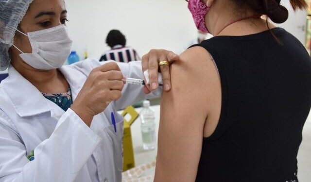 Vacinação contra a gripe é ampliada para toda a população acima de 6 meses em Ilhabela