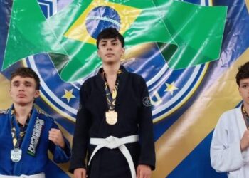 Atletas de Caraguatatuba sobem ao pódio nacional do Jiu-Jítsu em Caçapava