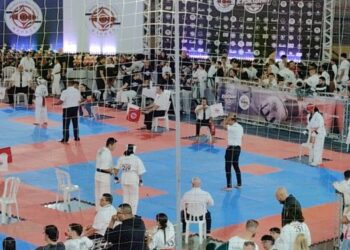 Caraguatatuba conquista medalhas em competição de karatê em Mogi das Cruzes