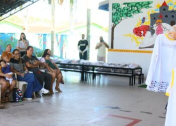Caraguatatuba inicia entrega de 20,5 mil kits de uniforme escolar em toda rede municipal