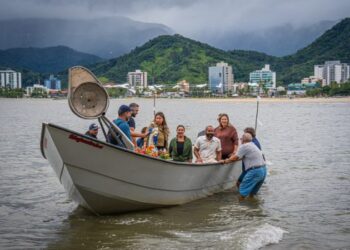 27º Barcos ao Mar celebra cultura caiçara e reúne comunidade pesqueira no Camaroeiro