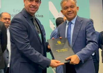 Presidente da Câmara firma acordo para implantação da TV Legislativa em Caraguatatuba