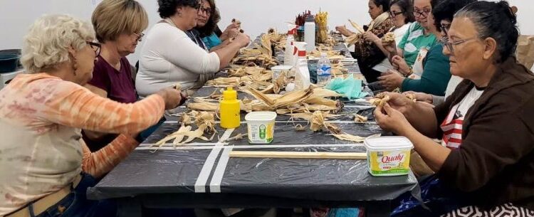 Artesãos de Caraguatatuba participam do curso de Artefatos Artesanais para datas comemorativas