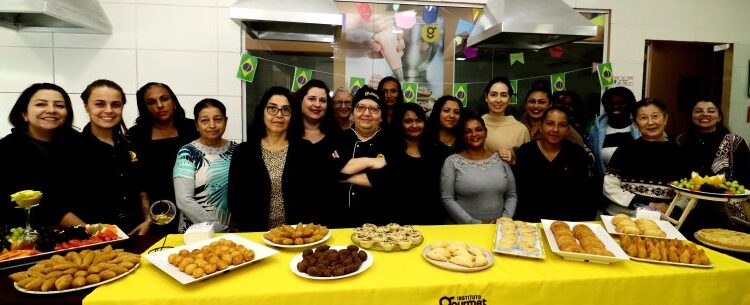 Alunas do curso gratuito de Mix de Salgados recebem certificação do Fundo Social e Instituto Gourmet