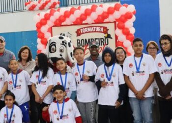 Programa Bombeiro na Escola forma 770 estudantes da rede municipal de Caraguatatuba