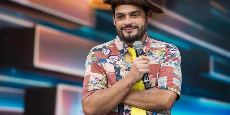Teatro Mario Covas recebe “Desculpa eu ter vindo!” com humorista Matheus Ceará nesta sexta