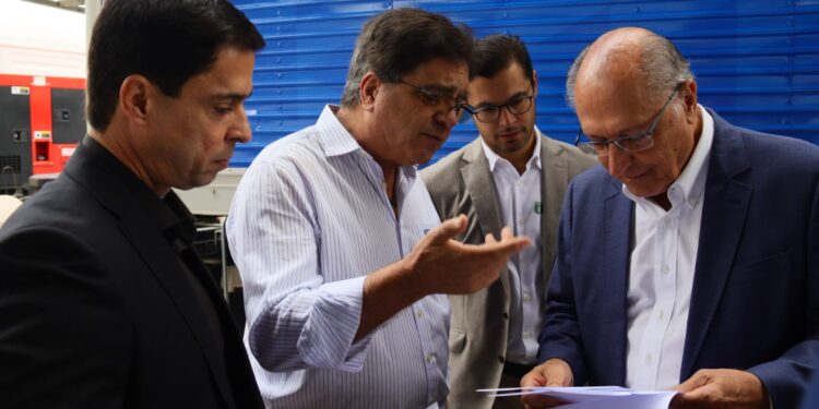 Antonio Carlos Junior leva demanda da saúde de Caraguatatuba ao vice-presidente Geraldo Alckmin