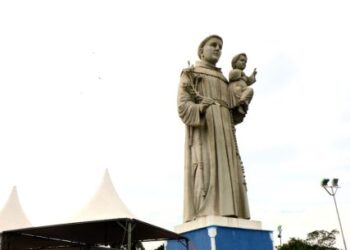 Caminhada e missa campal no Morro Santo Antônio abrem Semana do Padroeiro em Caraguatatuba