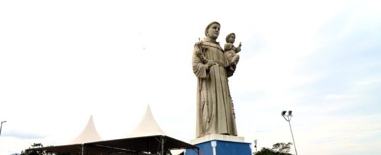 Caminhada e missa campal no Morro Santo Antônio abrem Semana do Padroeiro em Caraguatatuba