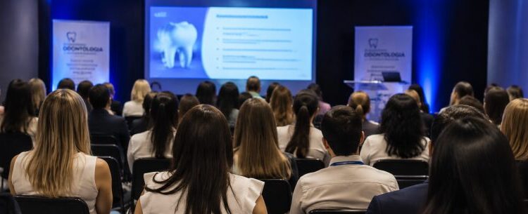 Congresso abre espaço para debate sobre tecnologia e novas práticas odontológicas em Caraguatatuba